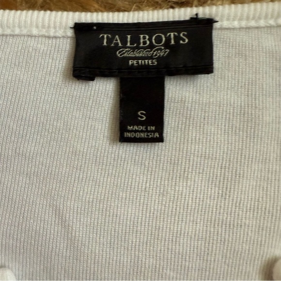 Talbots Small Petite Classic White Cotton V Neck 3/4 Sleeeve w/ Pleated Neckline - Picture 4 of 4